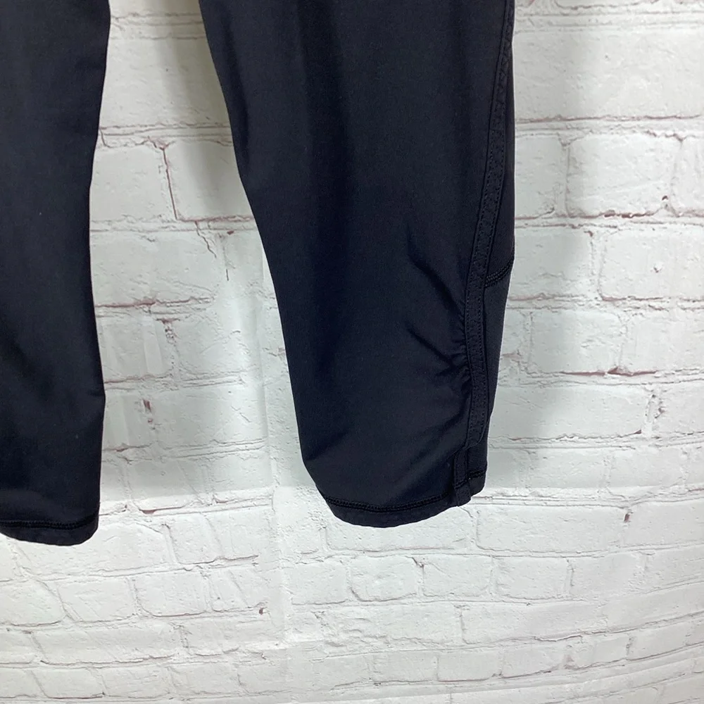 Lululemon Black Cropped Leggings Women’s Size‎ 4 Yoga Running Walking Athleisure